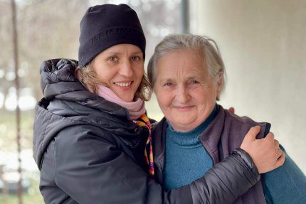 Ola Hera z Dobrej Fabryki widzi się z mamą w Dobromilu po długiej rozłące